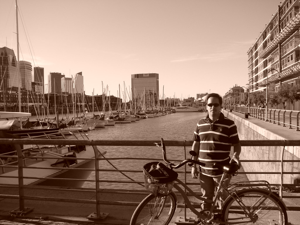 Puerto Madero en Bici — foto de Juan Peláez