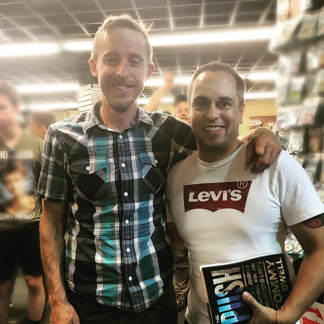 Today, I met this unique guy: some people believe that his is the best climber in the planet, but what I found was a… — foto de Juan Peláez
