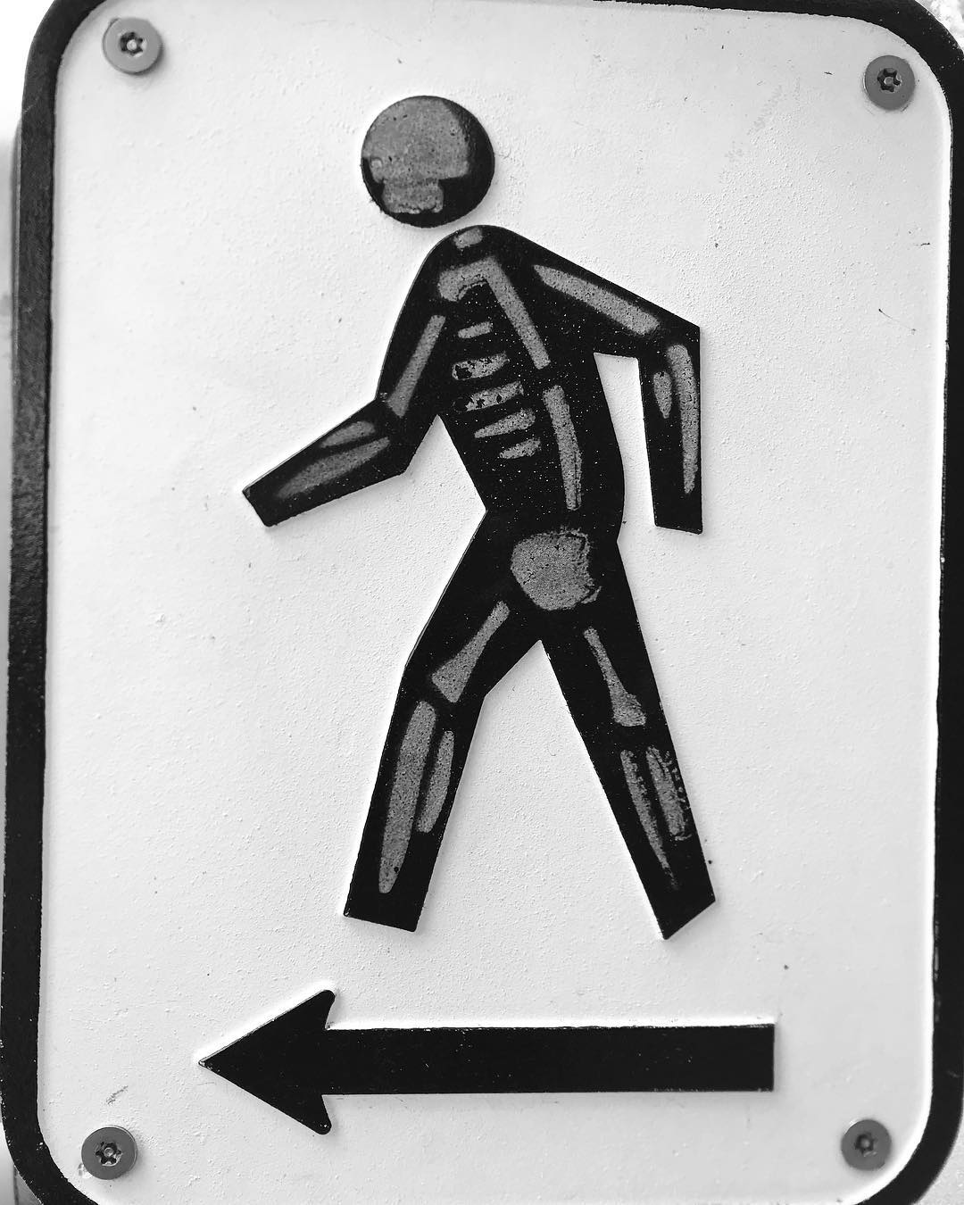 Humans Crossing — foto de Juan Peláez