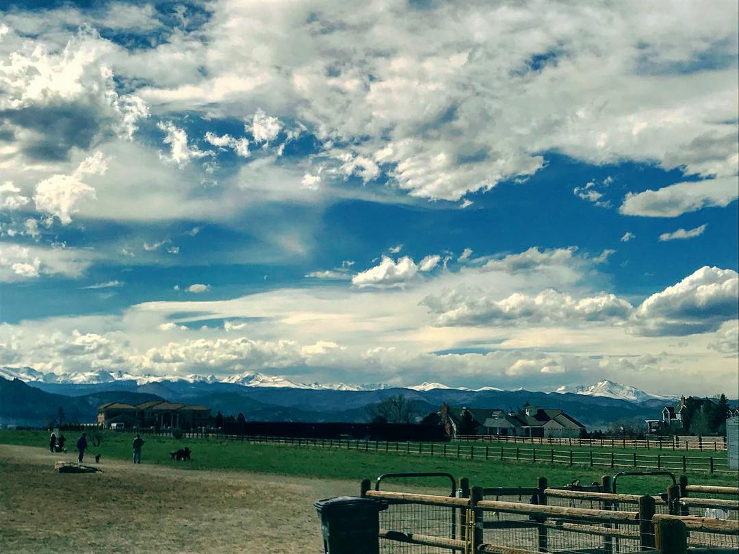 Some are clouds, some are mountains — foto de Juan Peláez