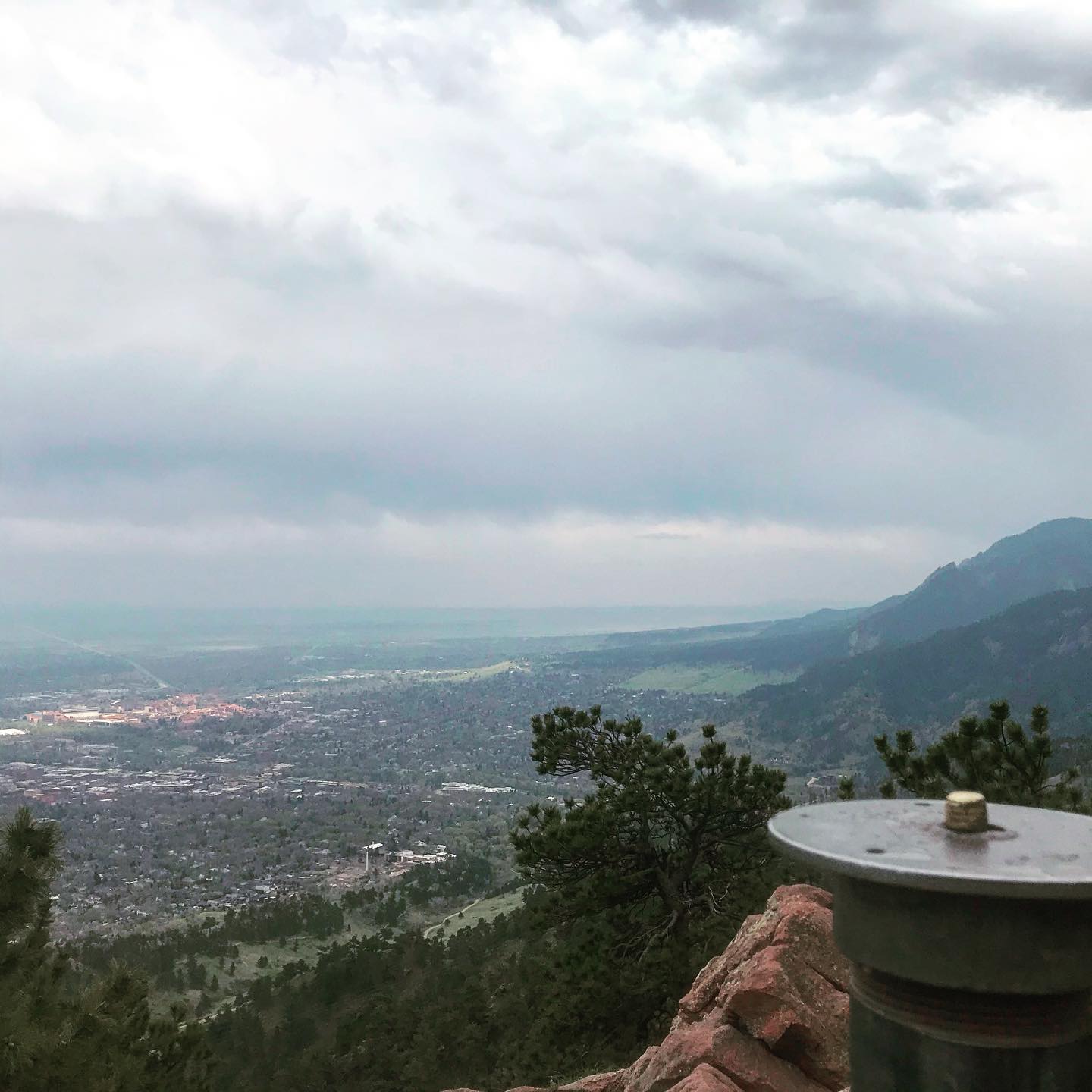 Raining? Go run. — foto de Juan Peláez